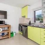 2 Bedroom In Daire Veli Lošinj