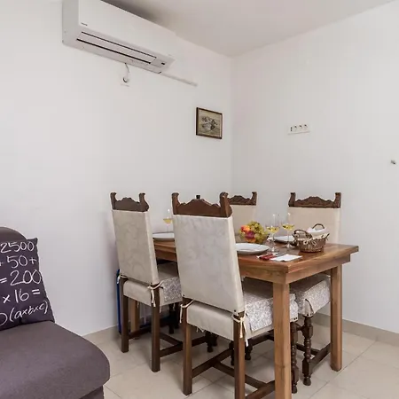 2 Bedroom Awesome In Apartment *