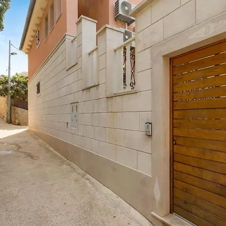 2 Bedroom Awesome In *