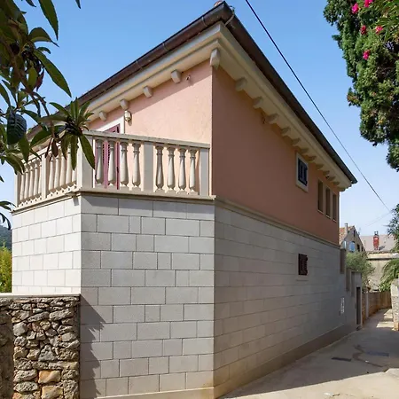 2 Bedroom Awesome In Apartment